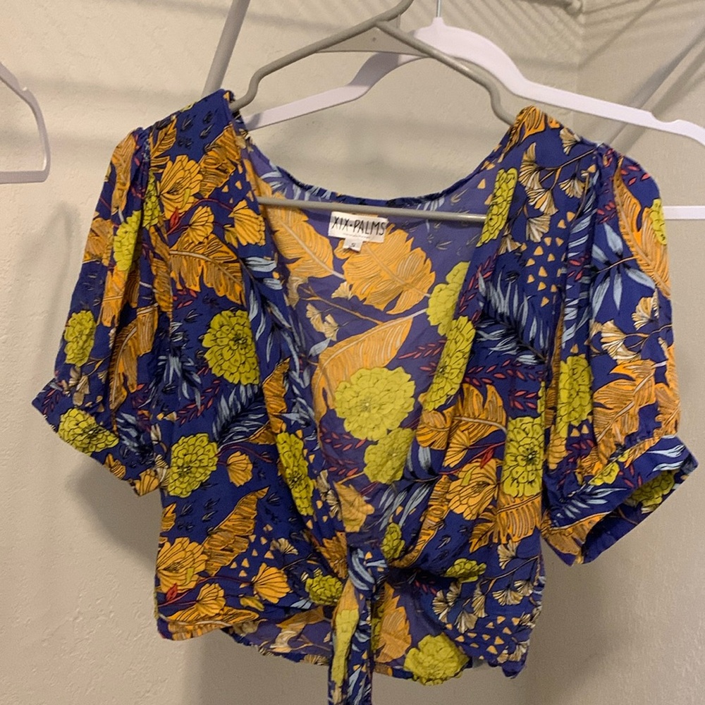 XIX palms Hawaiian wrap top. SM